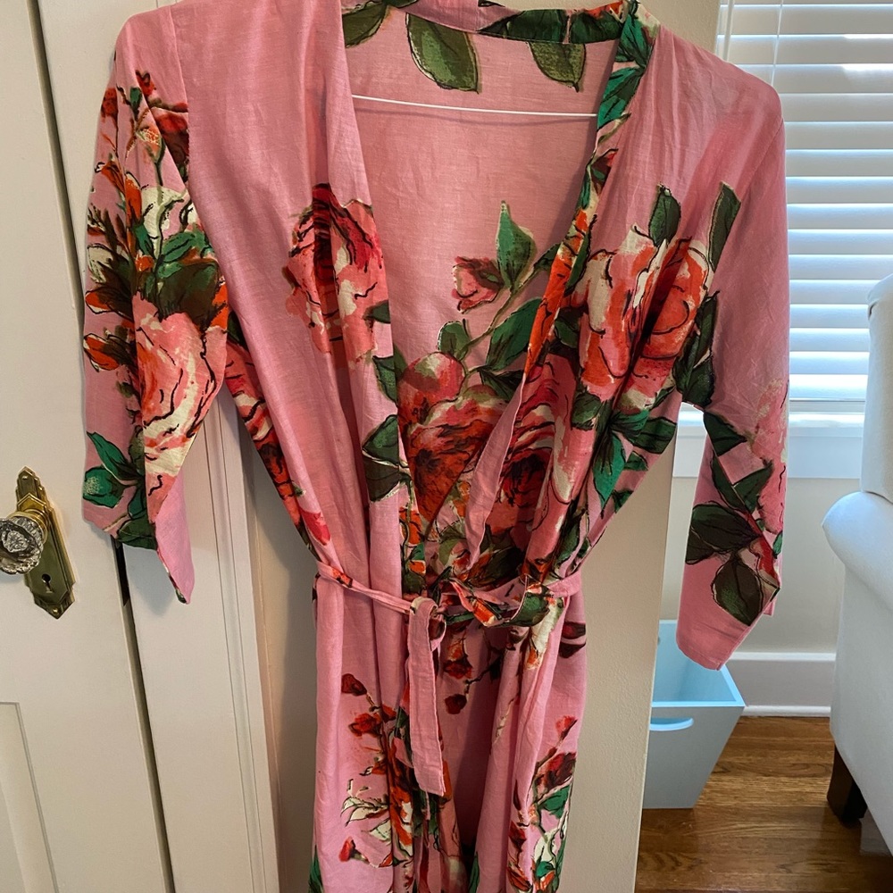 Robe - Picture 1 of 3